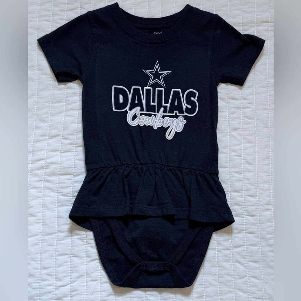 NWOT Wes and Willy Dallas Cowboys Baby Romper 18M